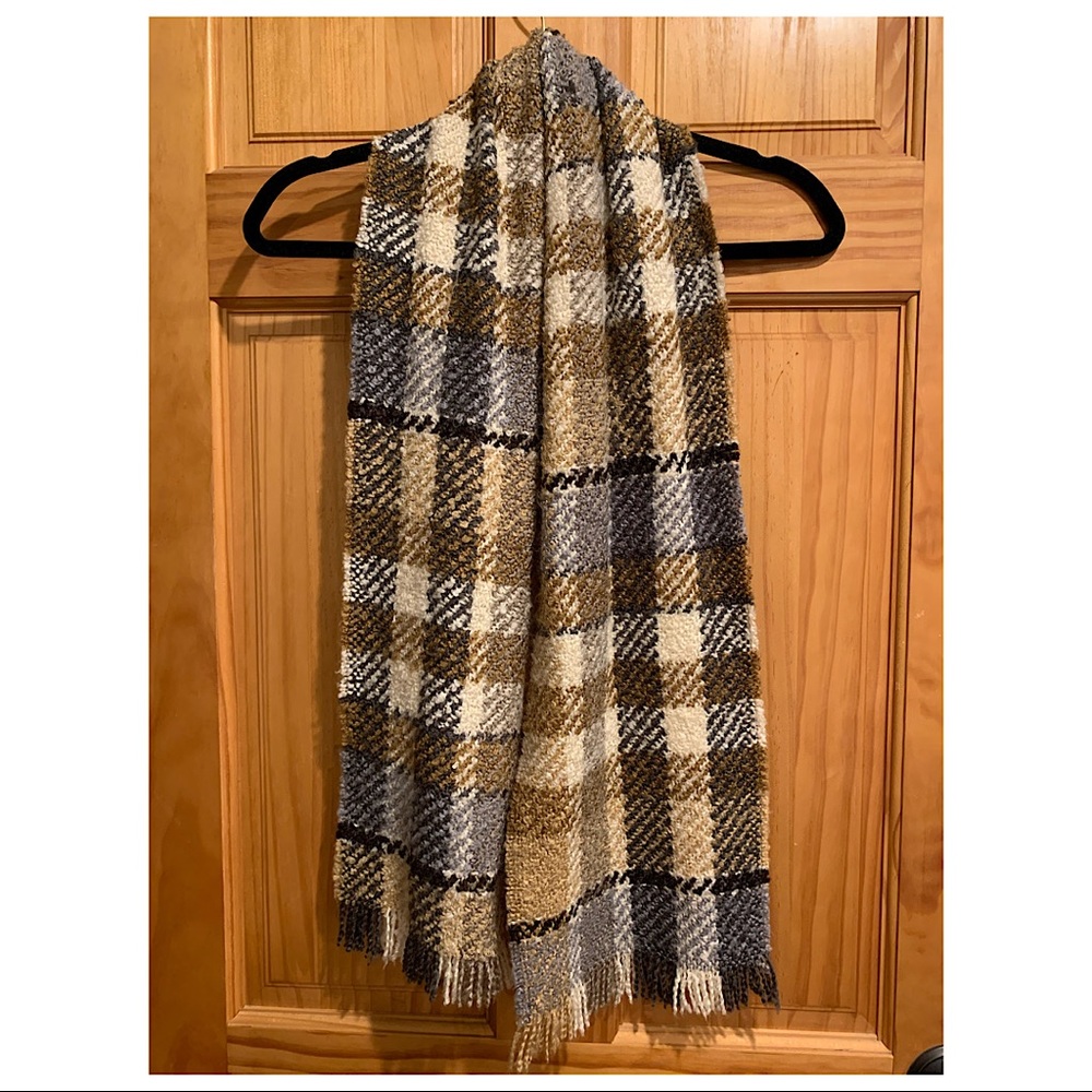 V. Fraas plaid scarf